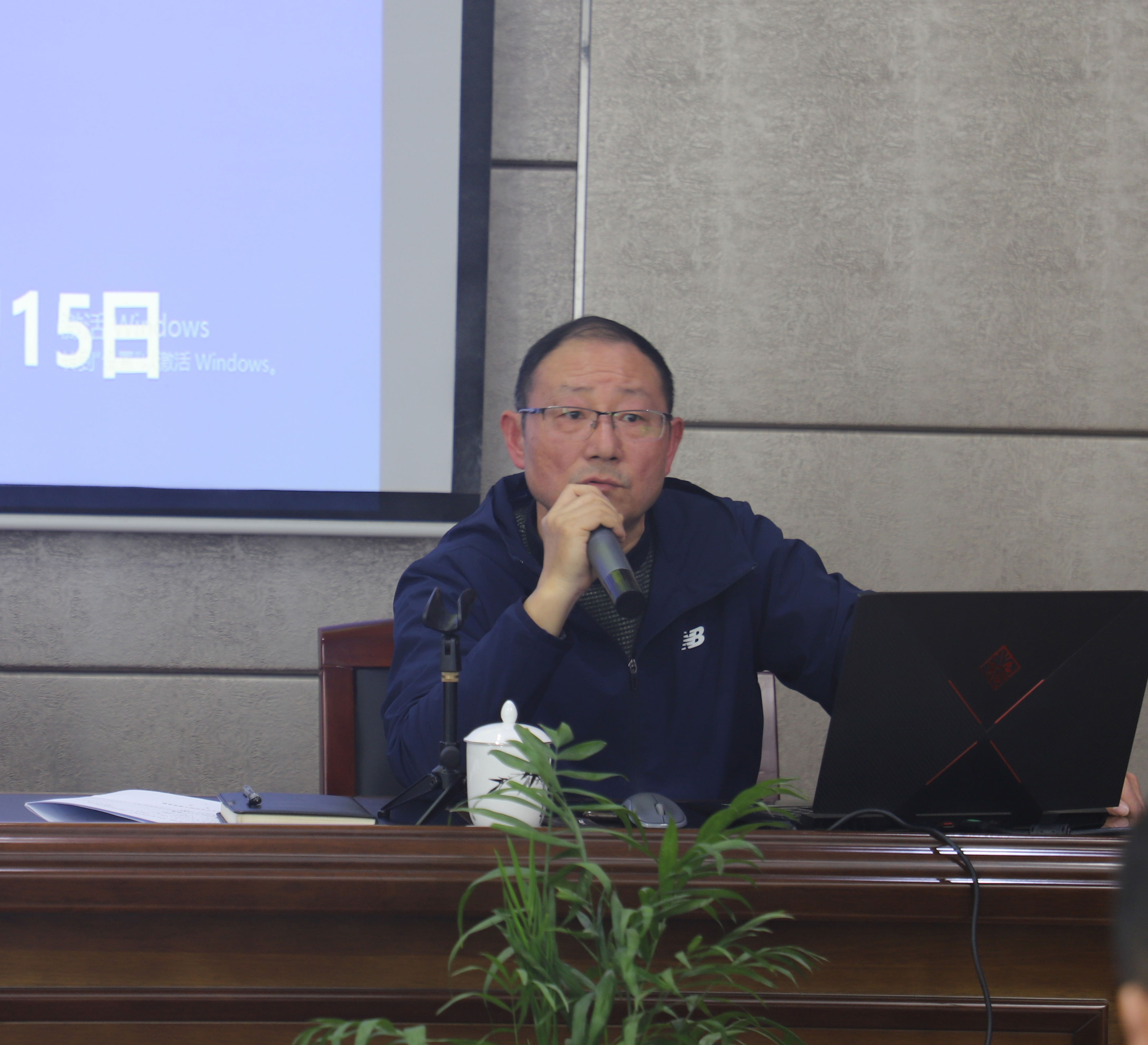 1676535414208616.jpg 胡总特写.jpg